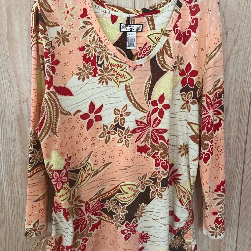 Caribbean Joe Peach Floral V-Neck Long Sleeve Top with Red & Brown Accents